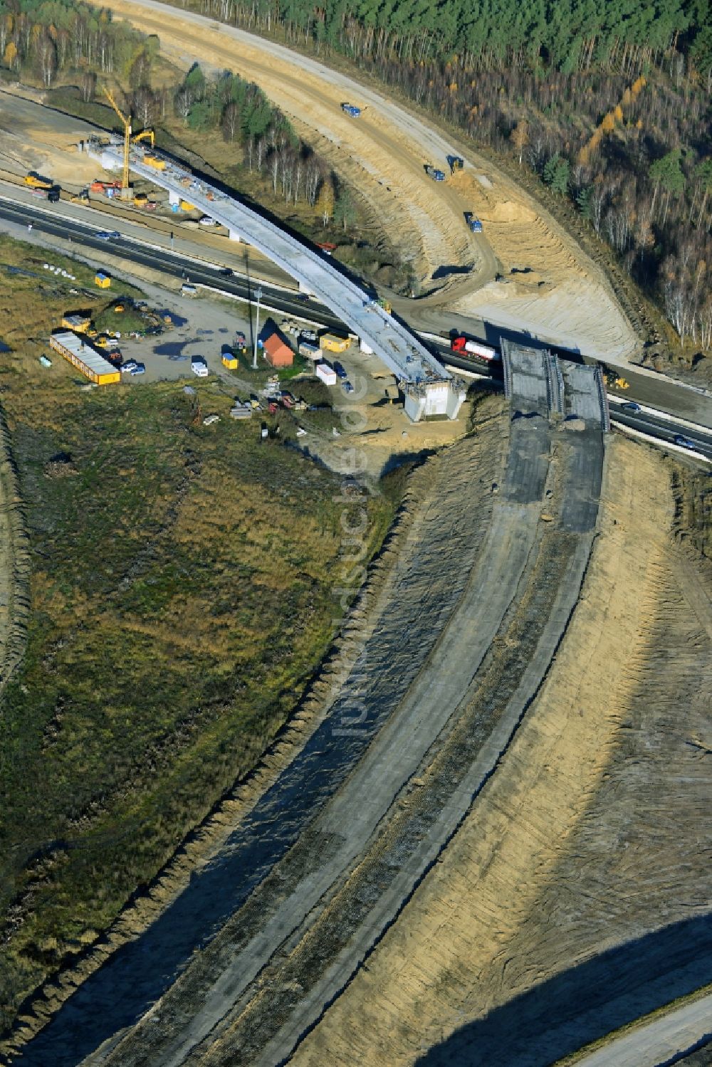 Luftbild Groß Ziethen - Baustelle zum Um- und Ausbau des Autobahndreieck AD Havelland im Bundesland Brandenburg