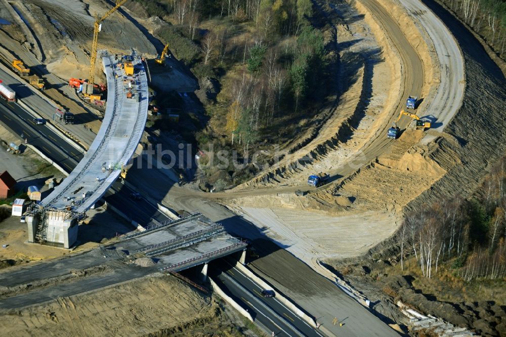 Luftaufnahme Groß Ziethen - Baustelle zum Um- und Ausbau des Autobahndreieck AD Havelland im Bundesland Brandenburg