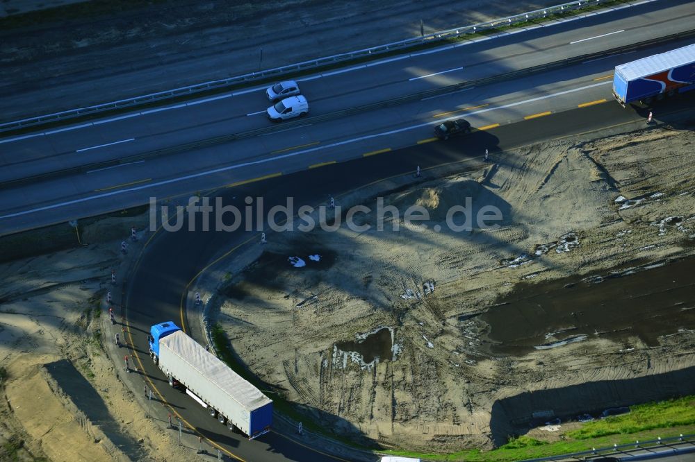 Luftaufnahme Groß Ziethen - Baustelle zum Um- und Ausbau des Autobahndreieck AD Havelland im Bundesland Brandenburg