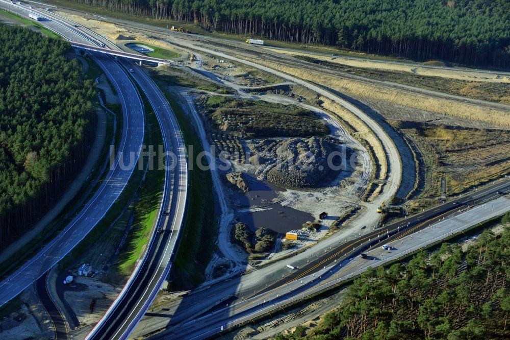 Groß Ziethen aus der Vogelperspektive: Baustelle zum Um- und Ausbau des Autobahndreieck AD Havelland im Bundesland Brandenburg