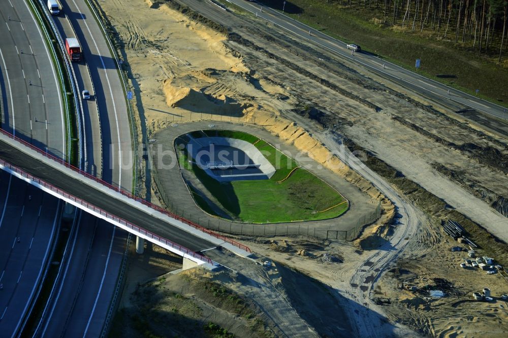 Luftaufnahme Groß Ziethen - Baustelle zum Um- und Ausbau des Autobahndreieck AD Havelland im Bundesland Brandenburg