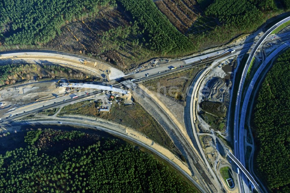 Groß Ziethen aus der Vogelperspektive: Baustelle zum Um- und Ausbau des Autobahndreieck AD Havelland im Bundesland Brandenburg