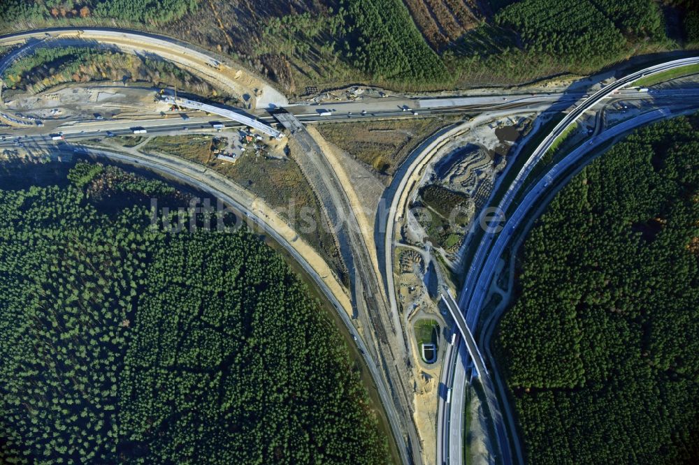 Groß Ziethen aus der Vogelperspektive: Baustelle zum Um- und Ausbau des Autobahndreieck AD Havelland im Bundesland Brandenburg