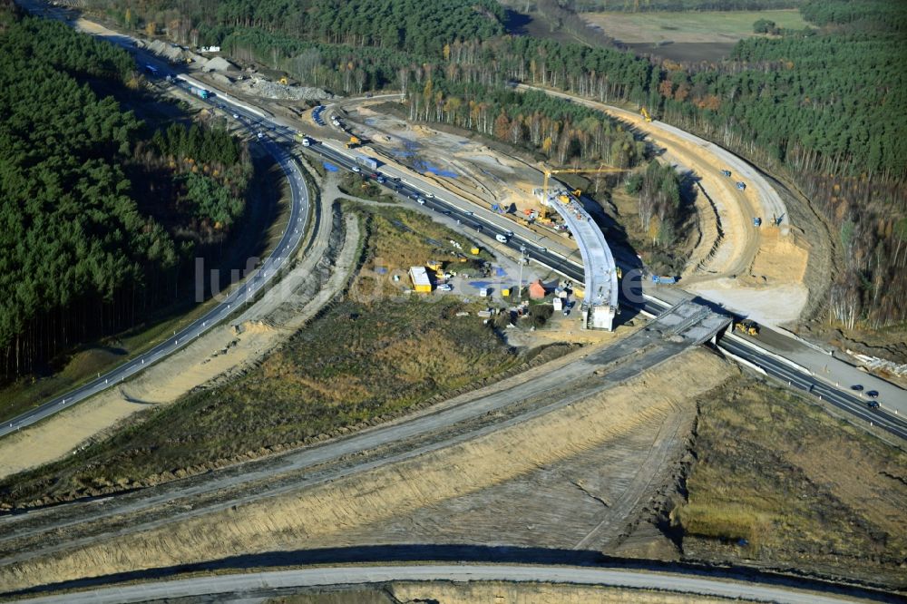 Luftaufnahme Groß Ziethen - Baustelle zum Um- und Ausbau des Autobahndreieck AD Havelland im Bundesland Brandenburg