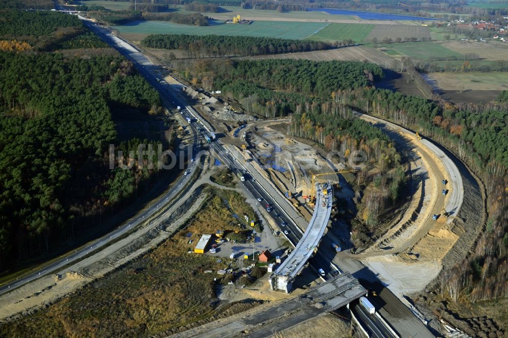 Groß Ziethen aus der Vogelperspektive: Baustelle zum Um- und Ausbau des Autobahndreieck AD Havelland im Bundesland Brandenburg