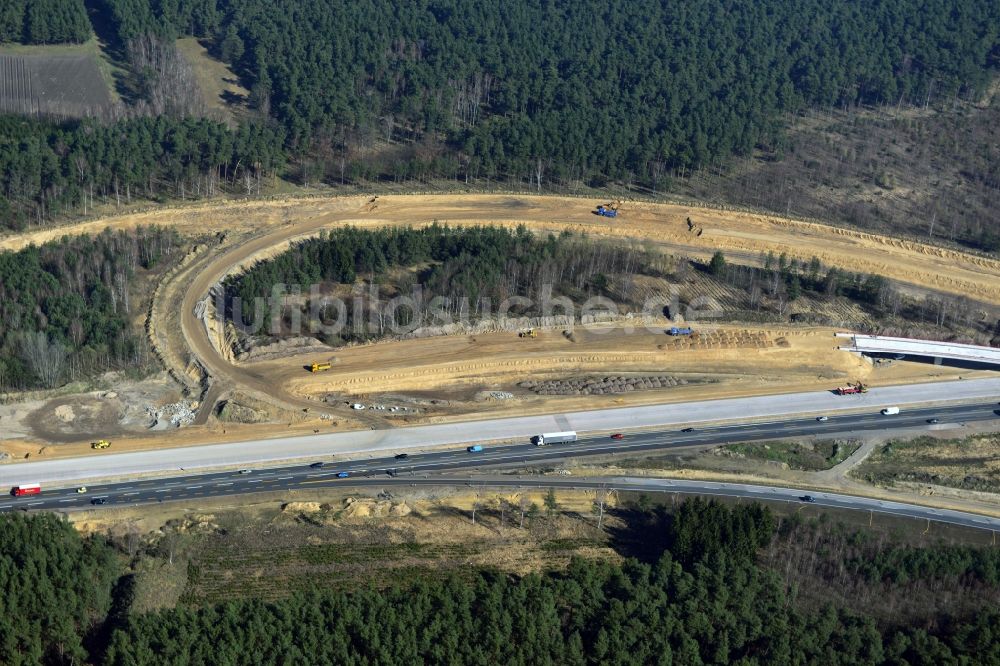 Luftaufnahme Groß Ziethen - Baustelle zum Um- und Ausbau des Autobahndreieck AD Havelland im Bundesland Brandenburg