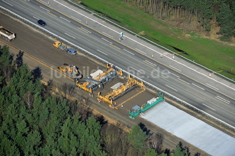 Groß Ziethen aus der Vogelperspektive: Baustelle zum Um- und Ausbau des Autobahndreieck AD Havelland im Bundesland Brandenburg