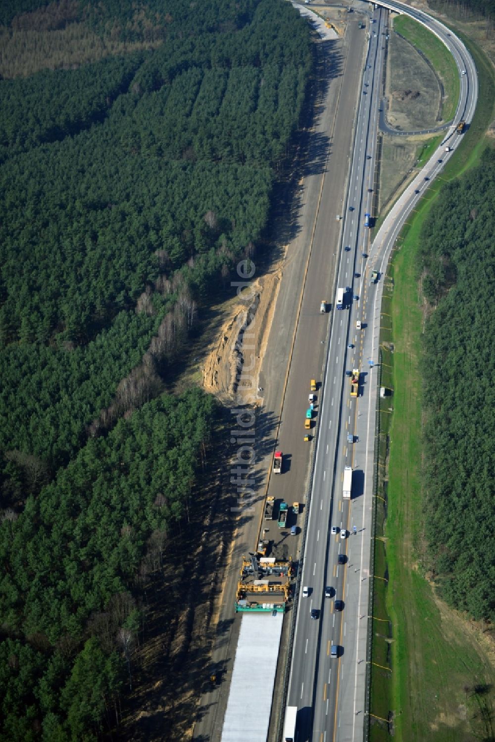 Groß Ziethen aus der Vogelperspektive: Baustelle zum Um- und Ausbau des Autobahndreieck AD Havelland im Bundesland Brandenburg