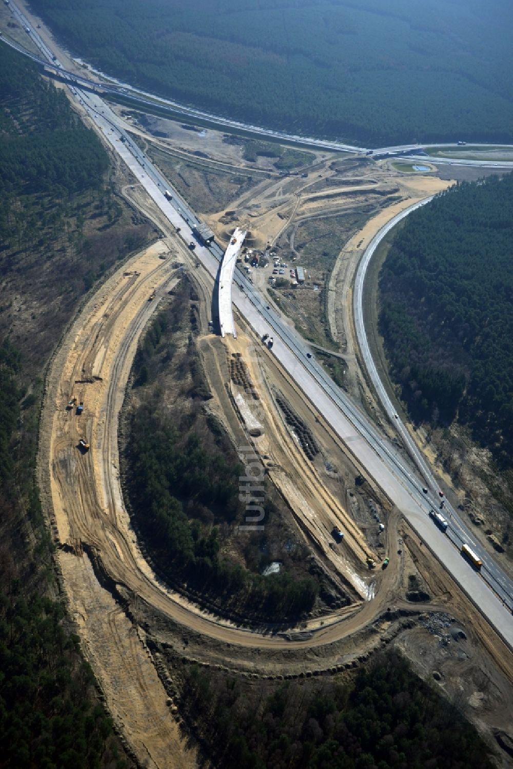 Luftaufnahme Groß Ziethen - Baustelle zum Um- und Ausbau des Autobahndreieck AD Havelland im Bundesland Brandenburg