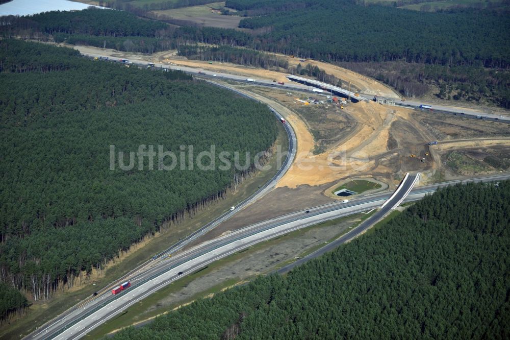 Luftaufnahme Groß Ziethen - Baustelle zum Um- und Ausbau des Autobahndreieck AD Havelland im Bundesland Brandenburg