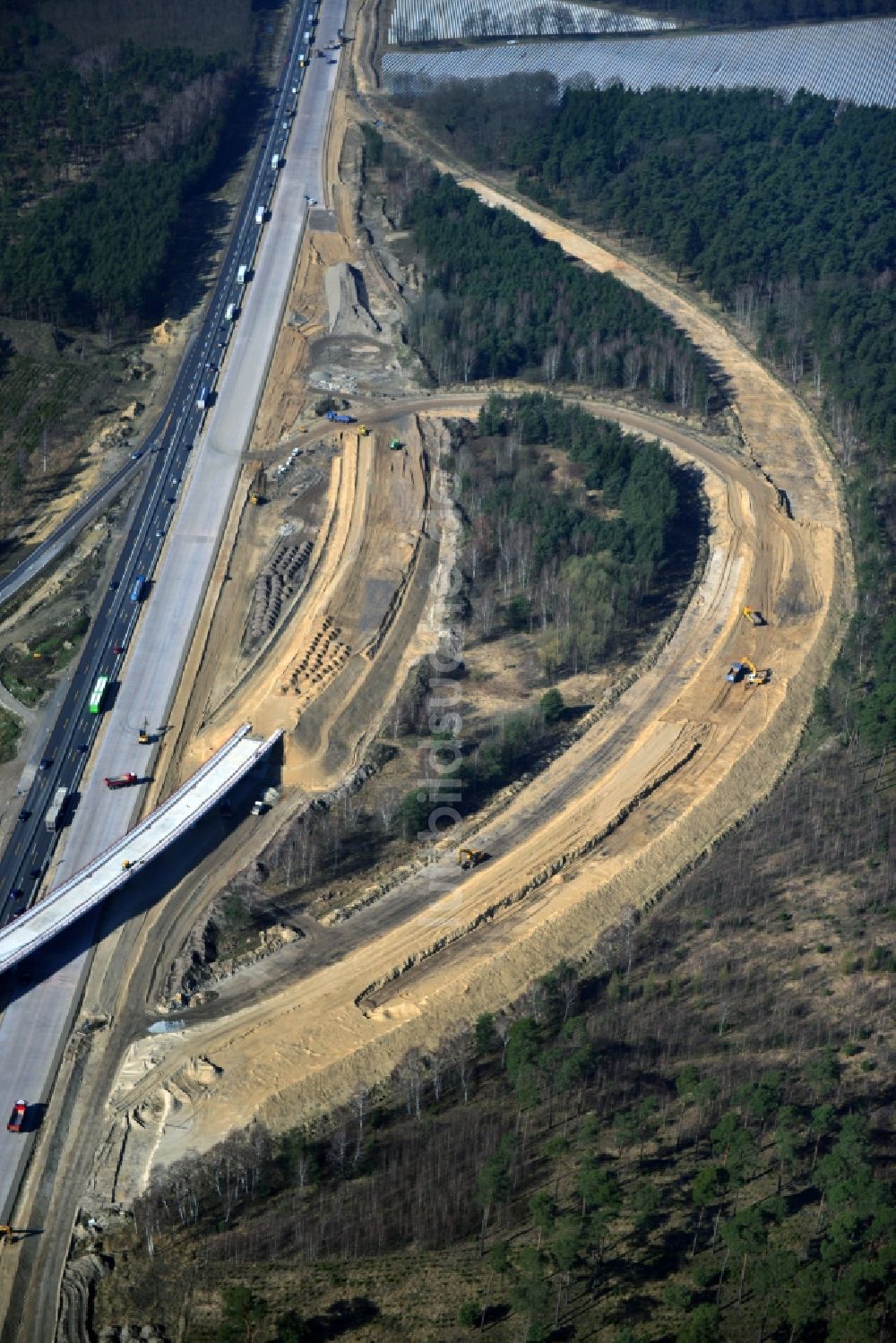 Luftaufnahme Groß Ziethen - Baustelle zum Um- und Ausbau des Autobahndreieck AD Havelland im Bundesland Brandenburg