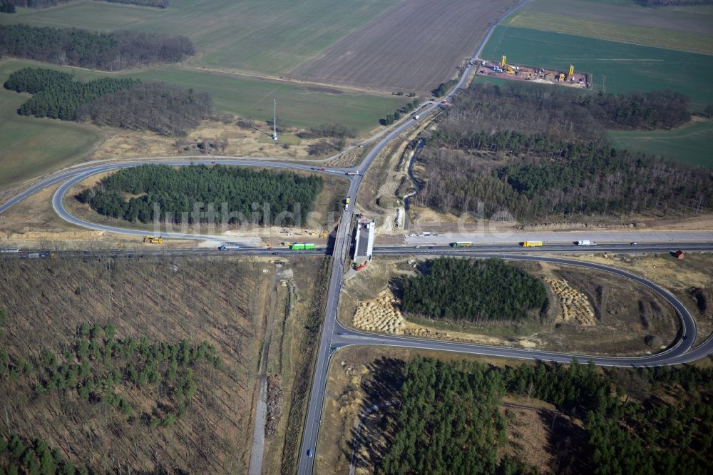 Luftaufnahme Groß Ziethen - Baustelle zum Um- und Ausbau des Autobahndreieck AD Havelland im Bundesland Brandenburg