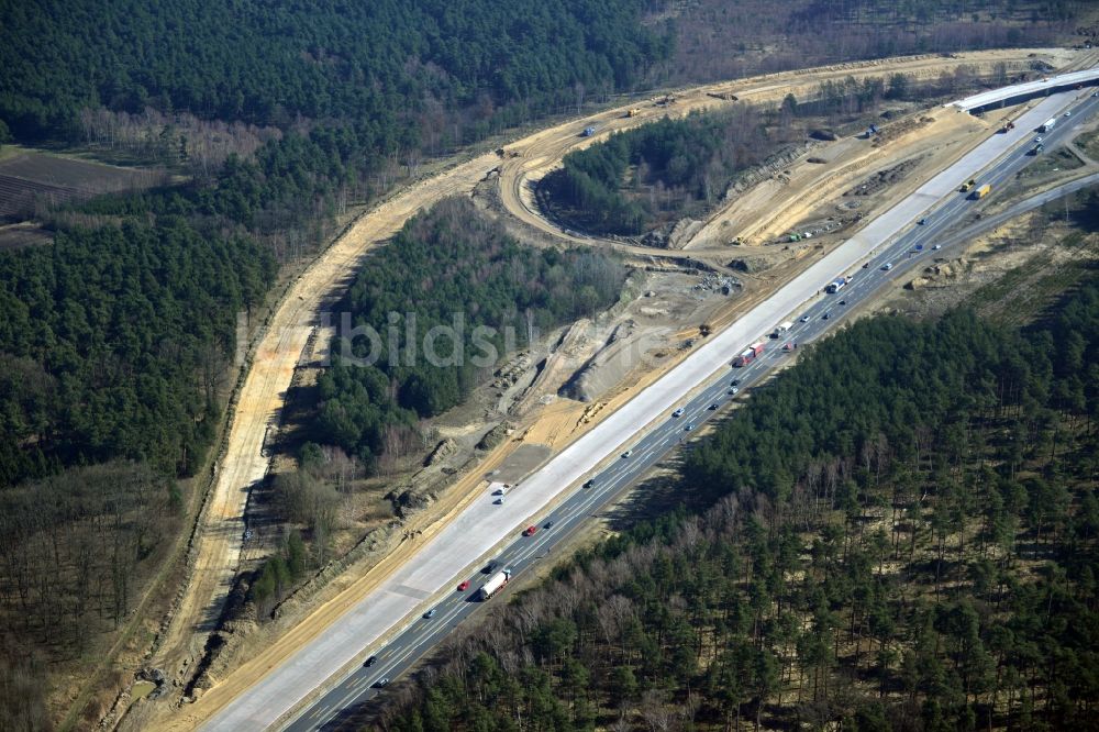 Groß Ziethen aus der Vogelperspektive: Baustelle zum Um- und Ausbau des Autobahndreieck AD Havelland im Bundesland Brandenburg