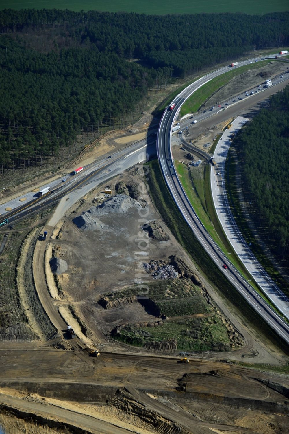 Groß Ziethen aus der Vogelperspektive: Baustelle zum Um- und Ausbau des Autobahndreieck AD Havelland im Bundesland Brandenburg