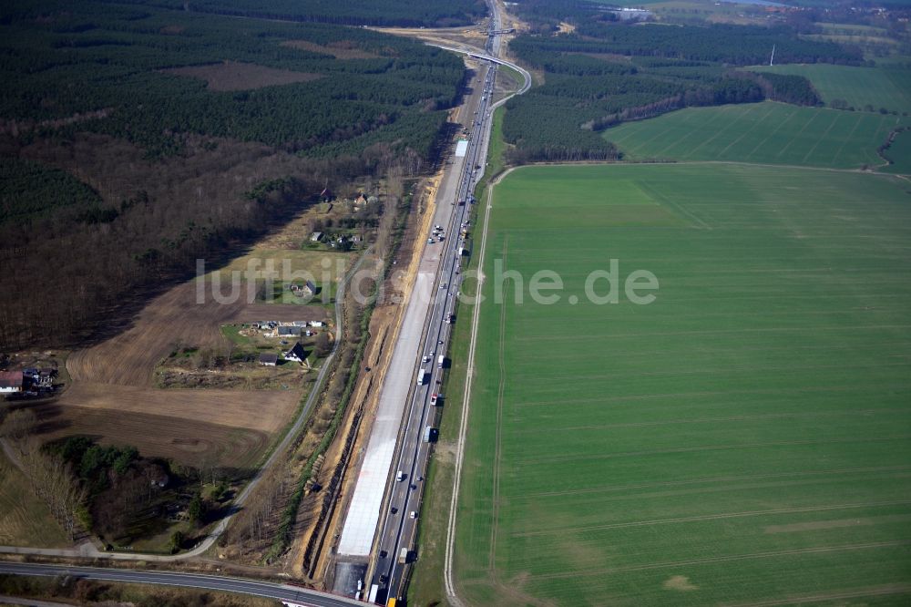 Luftaufnahme Groß Ziethen - Baustelle zum Um- und Ausbau des Autobahndreieck AD Havelland im Bundesland Brandenburg