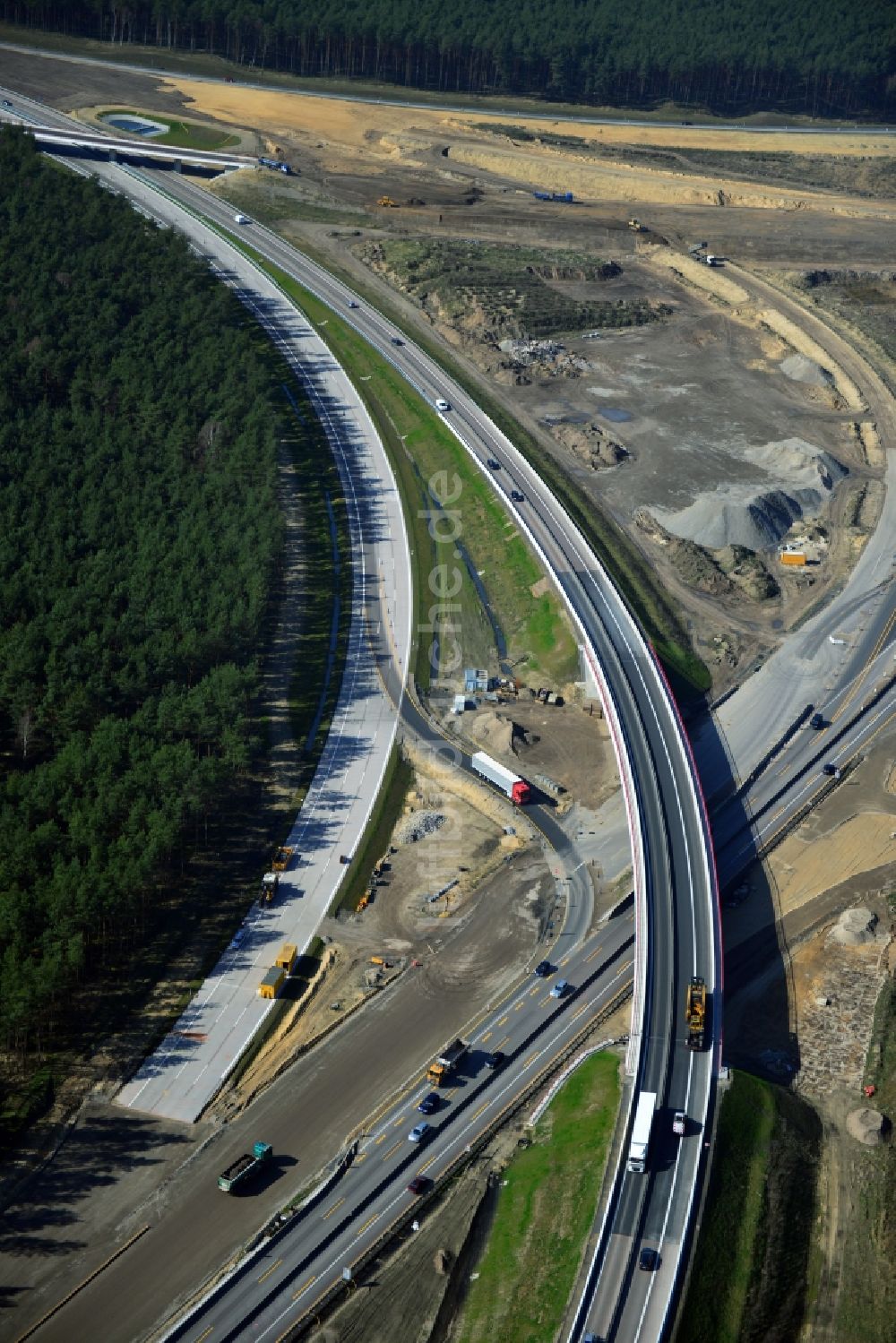 Luftaufnahme Groß Ziethen - Baustelle zum Um- und Ausbau des Autobahndreieck AD Havelland im Bundesland Brandenburg