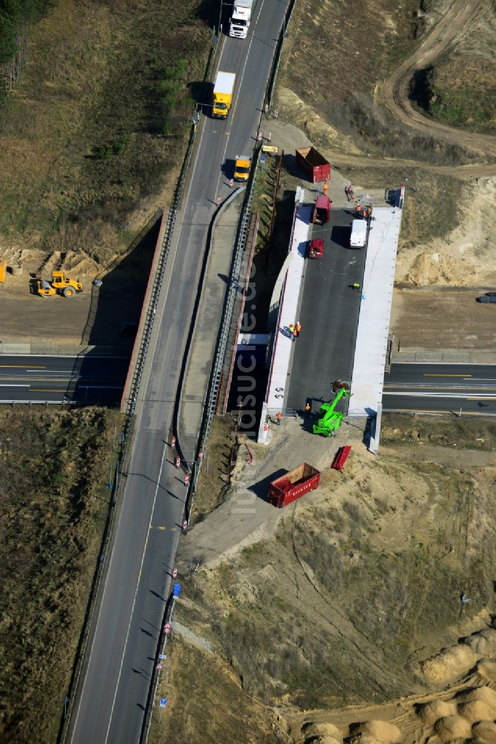 Luftaufnahme Groß Ziethen - Baustelle zum Um- und Ausbau des Autobahndreieck AD Havelland im Bundesland Brandenburg