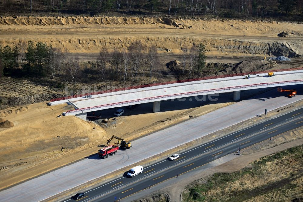 Luftaufnahme Groß Ziethen - Baustelle zum Um- und Ausbau des Autobahndreieck AD Havelland im Bundesland Brandenburg