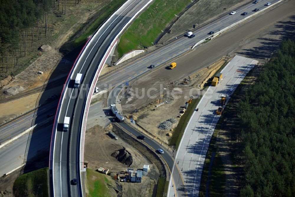 Groß Ziethen aus der Vogelperspektive: Baustelle zum Um- und Ausbau des Autobahndreieck AD Havelland im Bundesland Brandenburg