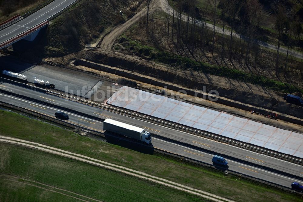 Groß Ziethen aus der Vogelperspektive: Baustelle zum Um- und Ausbau des Autobahndreieck AD Havelland im Bundesland Brandenburg