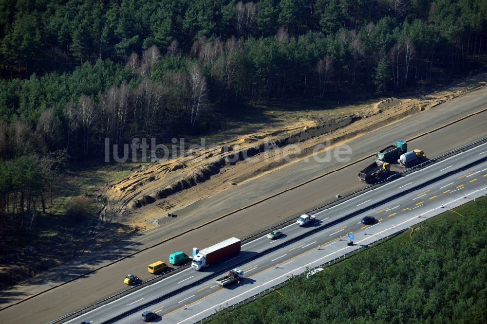 Luftaufnahme Groß Ziethen - Baustelle zum Um- und Ausbau des Autobahndreieck AD Havelland im Bundesland Brandenburg