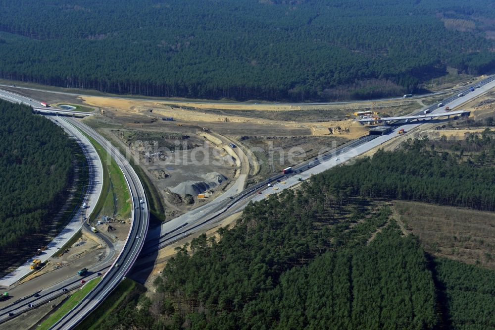 Groß Ziethen aus der Vogelperspektive: Baustelle zum Um- und Ausbau des Autobahndreieck AD Havelland im Bundesland Brandenburg