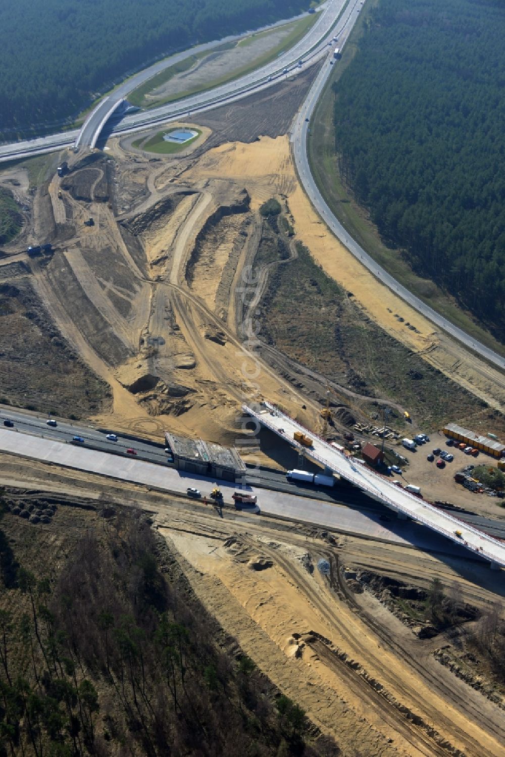 Groß Ziethen aus der Vogelperspektive: Baustelle zum Um- und Ausbau des Autobahndreieck AD Havelland im Bundesland Brandenburg