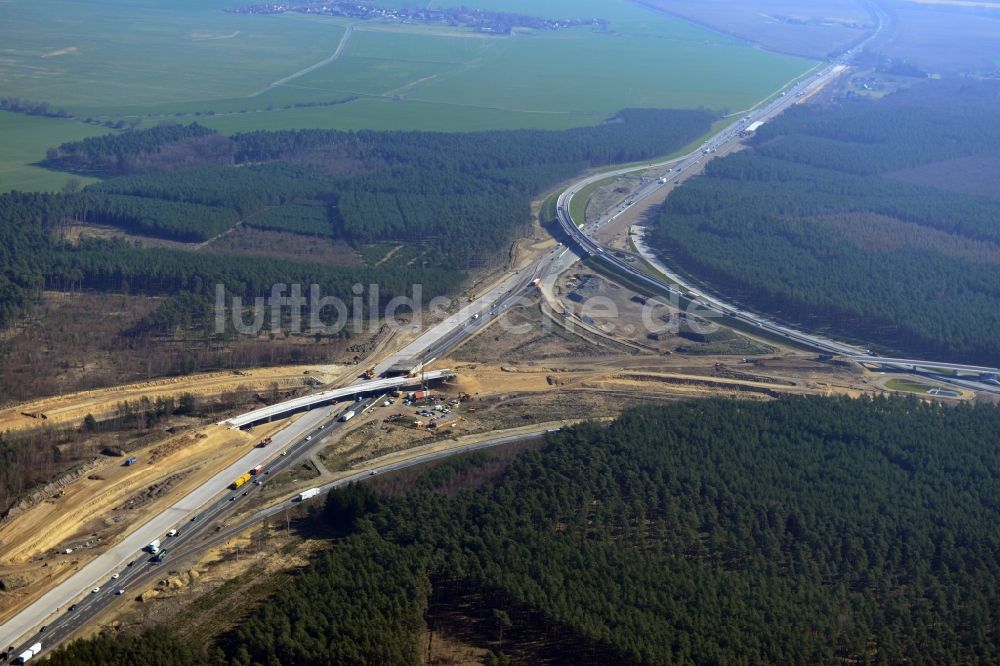 Luftaufnahme Groß Ziethen - Baustelle zum Um- und Ausbau des Autobahndreieck AD Havelland im Bundesland Brandenburg