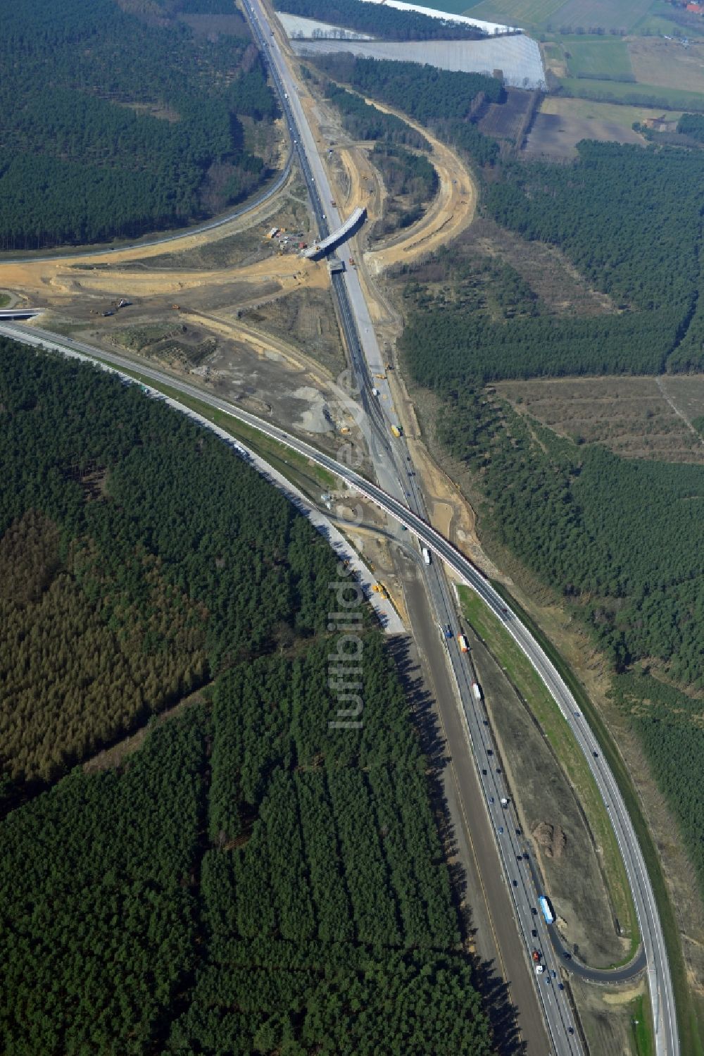 Groß Ziethen aus der Vogelperspektive: Baustelle zum Um- und Ausbau des Autobahndreieck AD Havelland im Bundesland Brandenburg