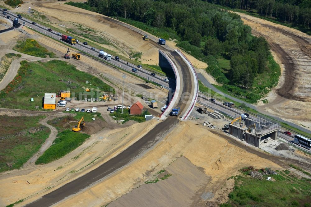 Luftaufnahme Groß Ziethen - Baustelle zum Um- und Ausbau des Autobahndreieck AD Havelland im Bundesland Brandenburg