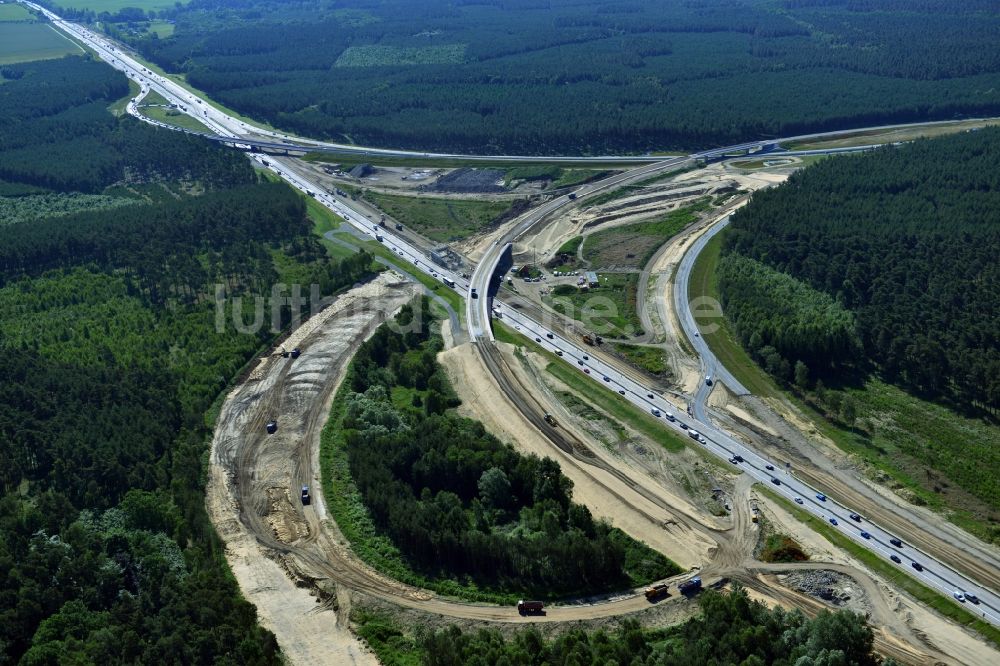 Groß Ziethen aus der Vogelperspektive: Baustelle zum Um- und Ausbau des Autobahndreieck AD Havelland im Bundesland Brandenburg