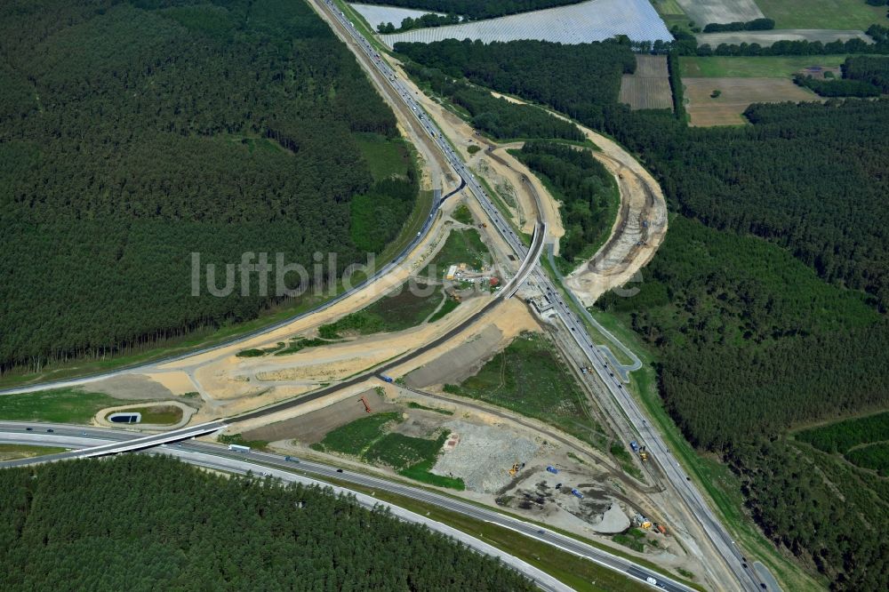 Luftaufnahme Groß Ziethen - Baustelle zum Um- und Ausbau des Autobahndreieck AD Havelland im Bundesland Brandenburg