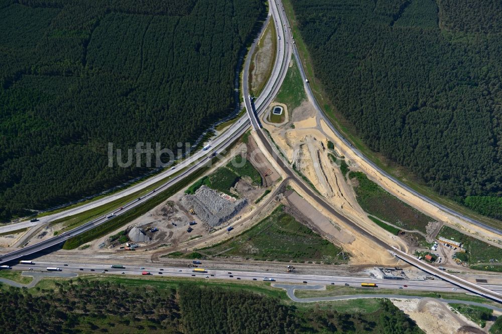 Luftbild Groß Ziethen - Baustelle zum Um- und Ausbau des Autobahndreieck AD Havelland im Bundesland Brandenburg