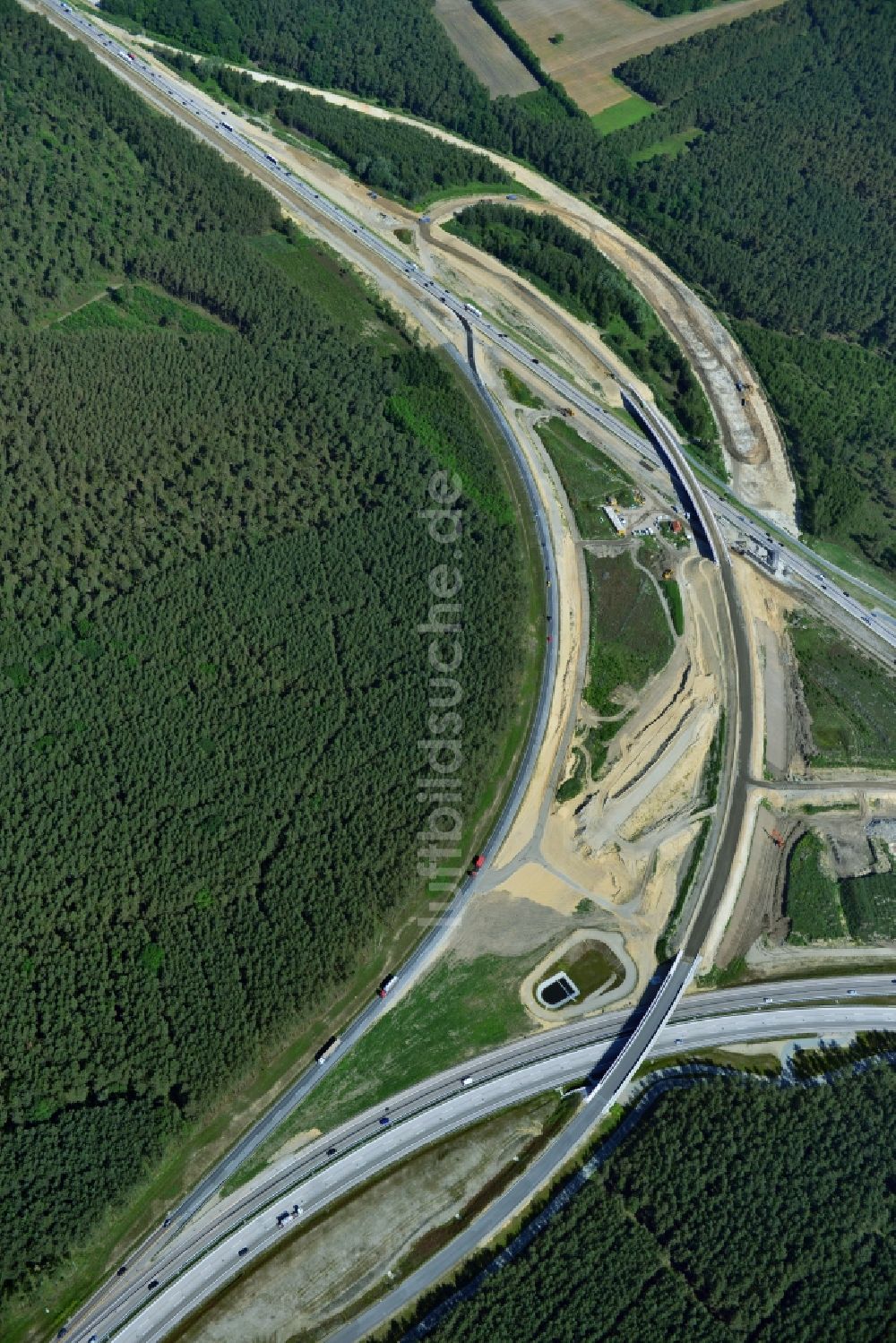 Luftaufnahme Groß Ziethen - Baustelle zum Um- und Ausbau des Autobahndreieck AD Havelland im Bundesland Brandenburg