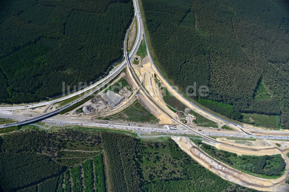 Groß Ziethen von oben - Baustelle zum Um- und Ausbau des Autobahndreieck AD Havelland im Bundesland Brandenburg