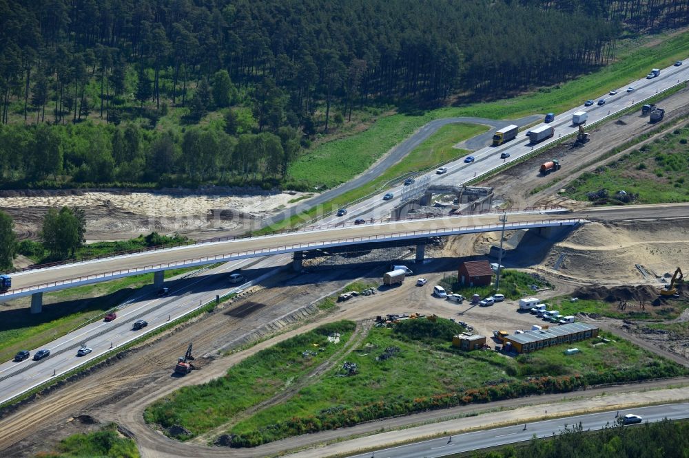 Luftaufnahme Groß Ziethen - Baustelle zum Um- und Ausbau des Autobahndreieck AD Havelland im Bundesland Brandenburg