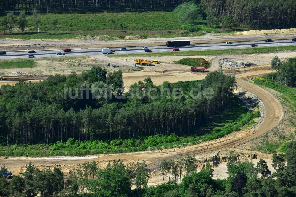 Luftaufnahme Groß Ziethen - Baustelle zum Um- und Ausbau des Autobahndreieck AD Havelland im Bundesland Brandenburg