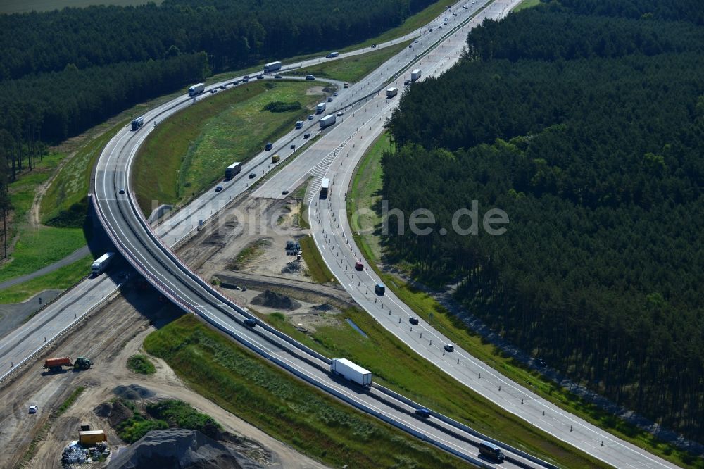 Luftaufnahme Groß Ziethen - Baustelle zum Um- und Ausbau des Autobahndreieck AD Havelland im Bundesland Brandenburg