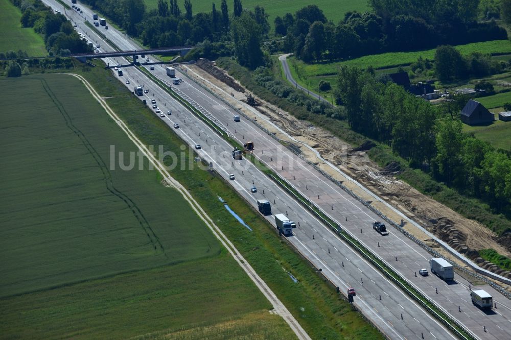 Luftaufnahme Groß Ziethen - Baustelle zum Um- und Ausbau des Autobahndreieck AD Havelland im Bundesland Brandenburg