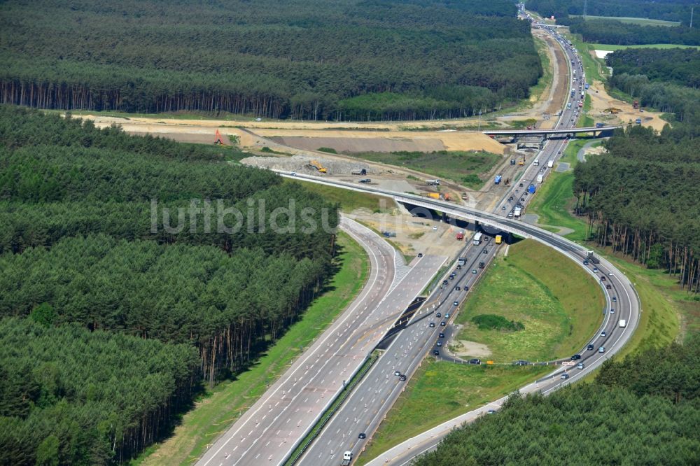 Groß Ziethen aus der Vogelperspektive: Baustelle zum Um- und Ausbau des Autobahndreieck AD Havelland im Bundesland Brandenburg