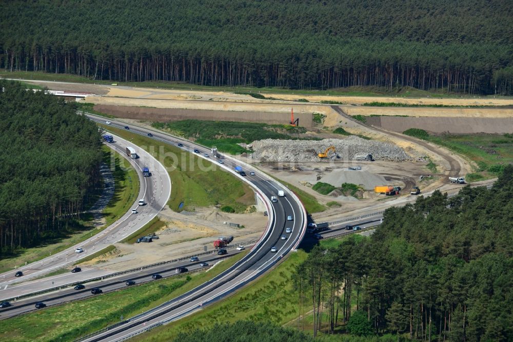 Luftaufnahme Groß Ziethen - Baustelle zum Um- und Ausbau des Autobahndreieck AD Havelland im Bundesland Brandenburg