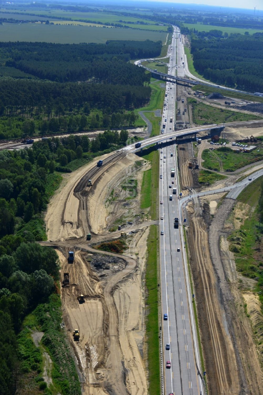 Luftbild Groß Ziethen - Baustelle zum Um- und Ausbau des Autobahndreieck AD Havelland im Bundesland Brandenburg