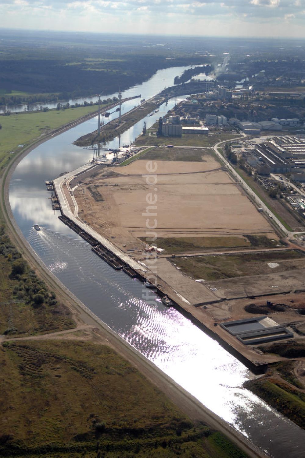 Magdeburg aus der Vogelperspektive: Baustelle zum Ausbau des Binnenhafens