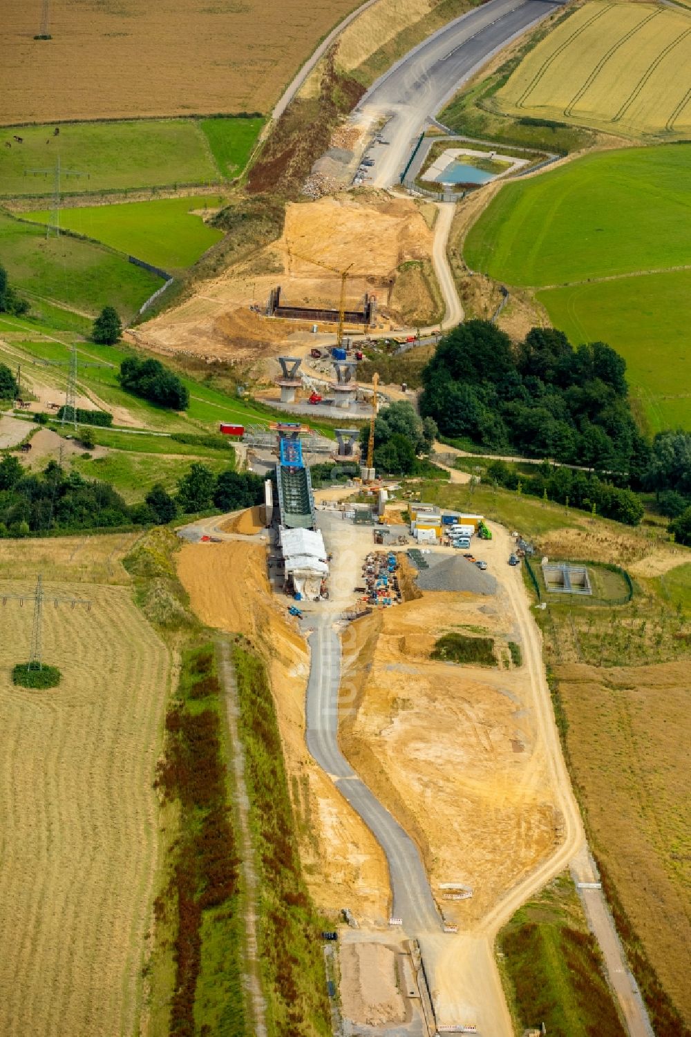 Luftaufnahme Heiligenhaus - Baustelle zum Ausbau der Bundes- Autobahn BAB A44 bei Heiligenhaus im Bundesland Nordrhein-Westfalen NRW