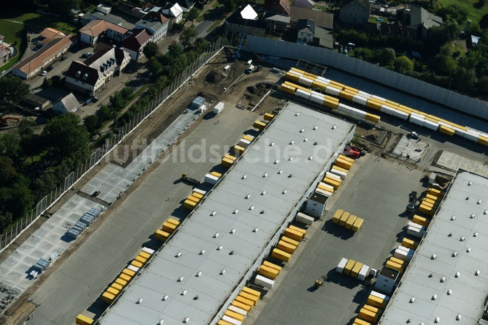 Rüdersdorf von oben - Baustelle zum Ausbau der Gebäude des DHL Hub Logistik- und Verteilerzentrums der Deutschen Post in Rüdersdorf im Bundesland Brandenburg