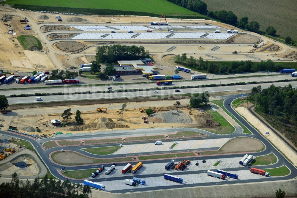 Behringen aus der Vogelperspektive: Baustelle zum Ausbau der LKW- Parkplätze an der BAB Bundesautobahn A7 an der Raststätte Brunautal bei Behringen in Niedersachsen