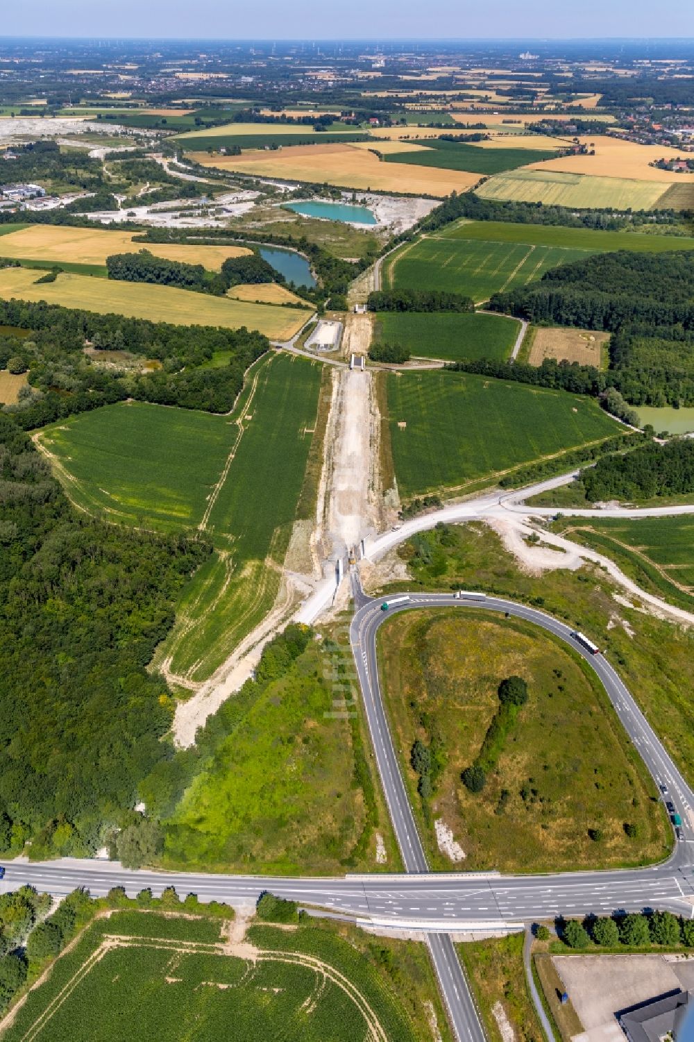 Luftbild Beckum - Baustelle zum Ausbau der Ortsumgehung im Straßenverlauf der Bundesstraße B58 bis zur Kreisstraße K45 in Beckum im Bundesland Nordrhein-Westfalen, Deutschland