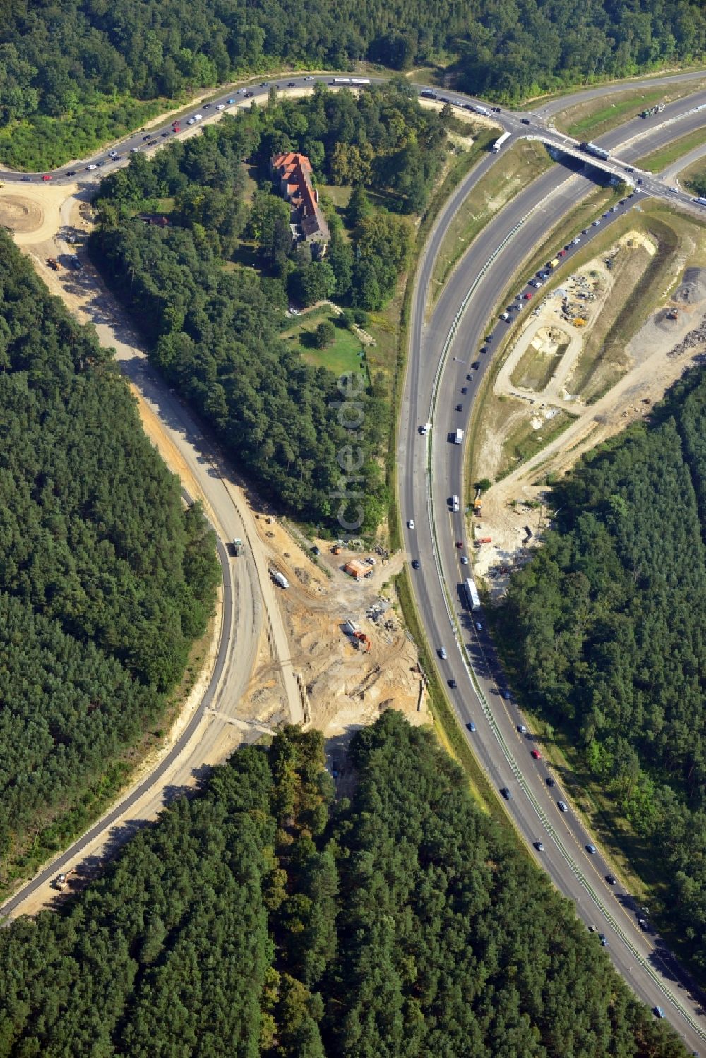 Luftaufnahme Stahnsdorf OT Güterfelde - Baustelle zum Ausbau und Umbau der Landesstraße L40 zur Ortsumgehung Güterfelde in Brandenburg