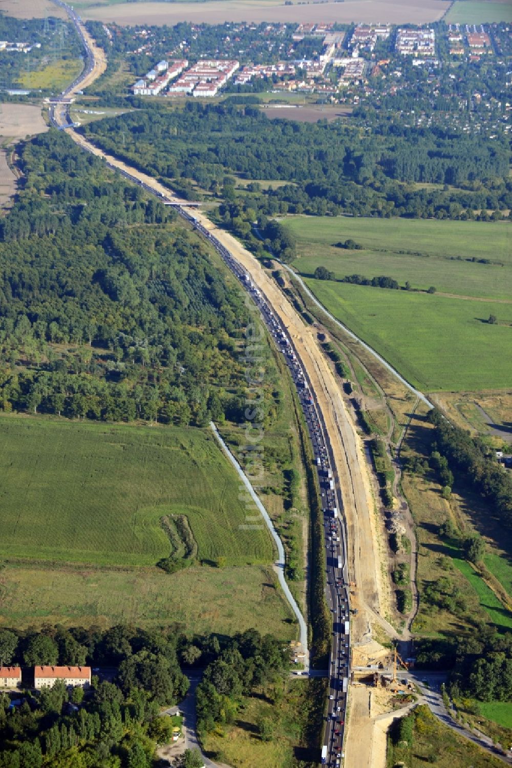 Luftaufnahme Berlin Pankow - Baustelle zum Ausbau und zur 6-spurigen Verbreiterung der Autobahn BAB A10 am nördlichen Berliner Ring in Berlin Pankow