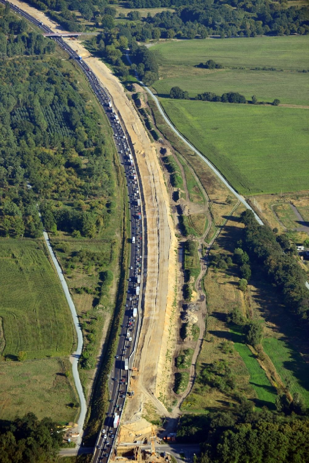 Luftaufnahme Berlin Pankow - Baustelle zum Ausbau und zur 6-spurigen Verbreiterung der Autobahn BAB A10 am nördlichen Berliner Ring in Berlin Pankow